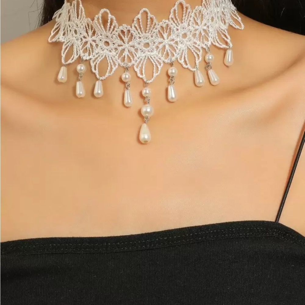 Elegant White Lace Choker Necklace